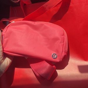 LAST ONE!!! NWT‼️LULULEMON EVERYWHERE BELT BAG 💗